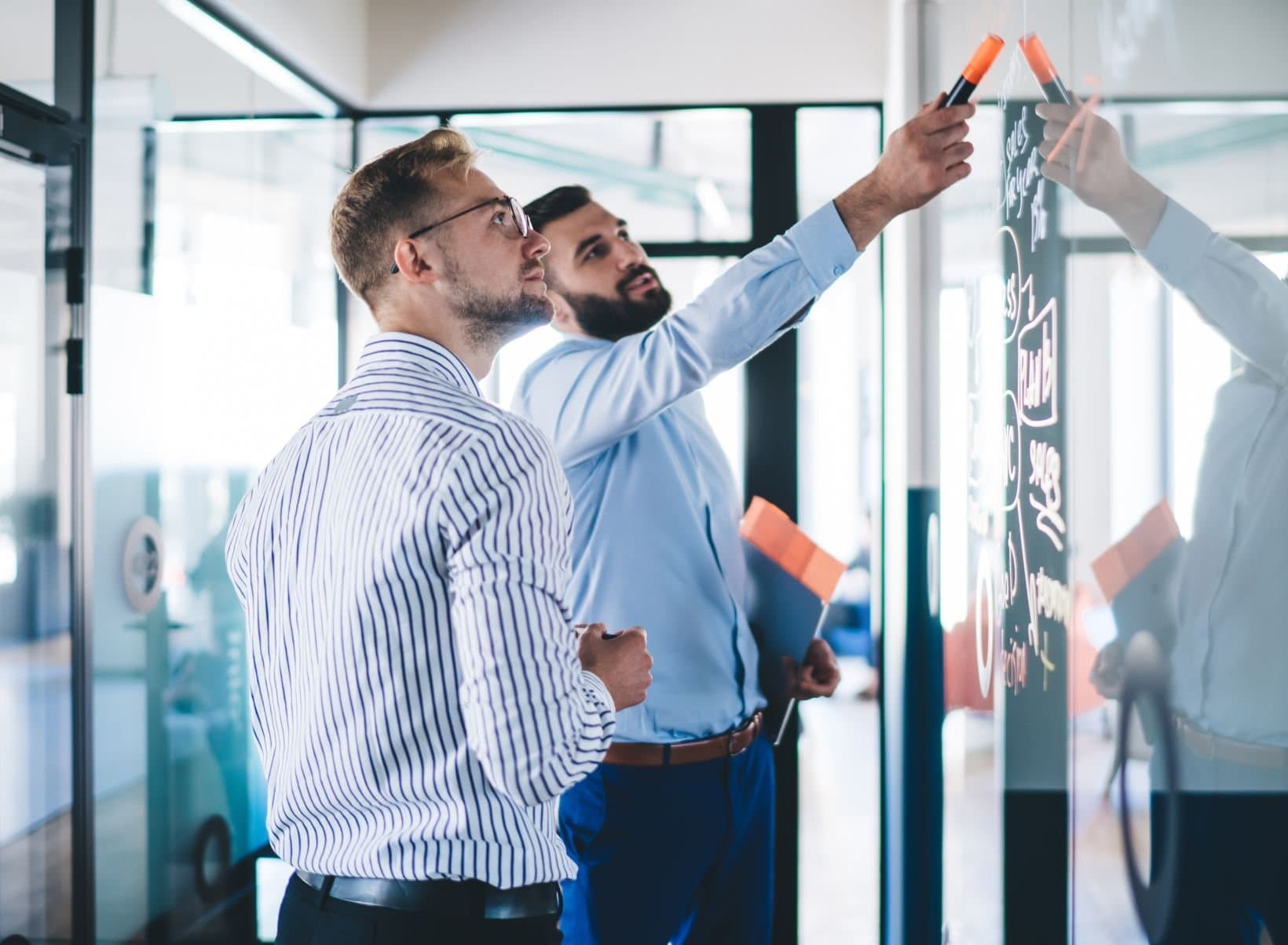 Bankmitarbeiter in Brainstorming Meeting