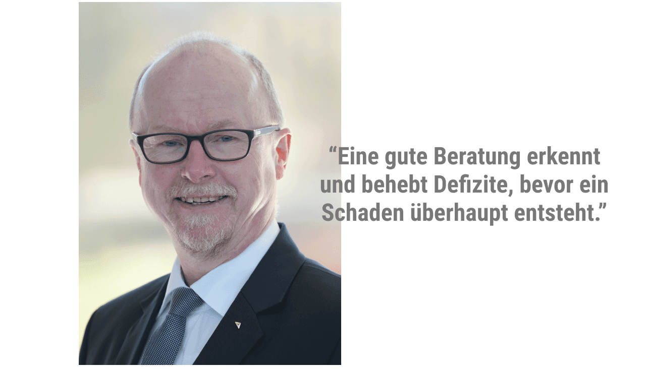 Versicherungsexperte mit Zitat